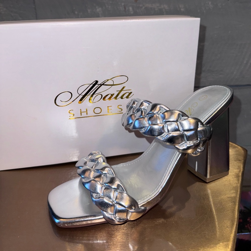 New gorgeous Mata silver slip on sandals